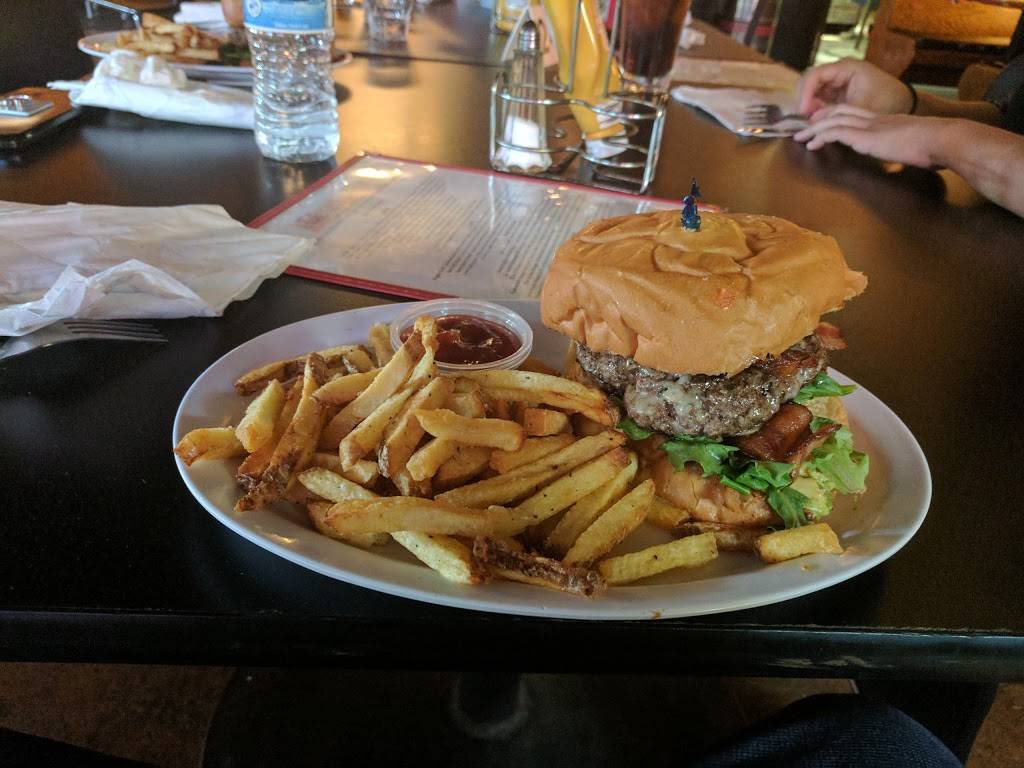 The Hideaway Bar & Grill | restaurant | 2565 Franklin Blvd, Sacramento, CA 95818, USA | 9164551331 OR +1 916-455-1331