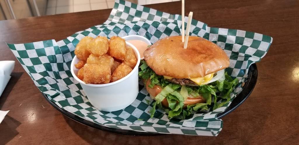 Wahlburgers | restaurant | 6301 Silver Dart Dr, Mississauga, ON L5P 1B2, Canada | 4167762576 OR +1 416-776-2576