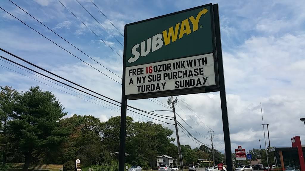 Subway | restaurant | 666 Oak St, Brockton, MA 02301, USA | 7743817938 OR +1 774-381-7938