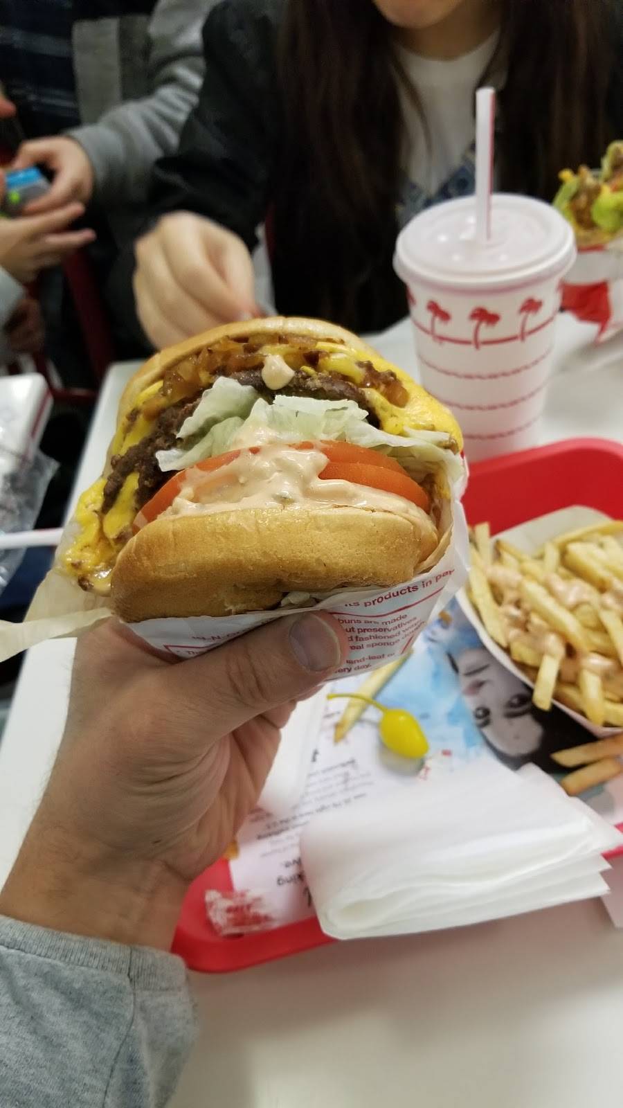 In-N-Out Burger | restaurant | 1616 Sisk Rd, Modesto, CA 95350, USA | 8007861000 OR +1 800-786-1000