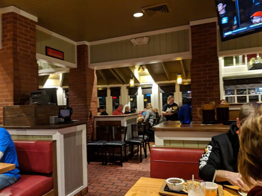 Chilis Grill & Bar | meal takeaway | 2891 S Veterans Pkwy, Springfield, IL 62704, USA | 2175468505 OR +1 217-546-8505