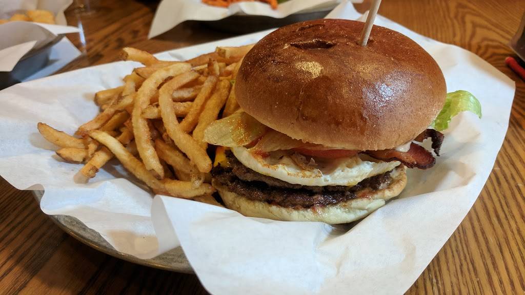 Burger MooVment | restaurant | 7512 W North Ave, Elmwood Park, IL 60707, USA | 7084527288 OR +1 708-452-7288