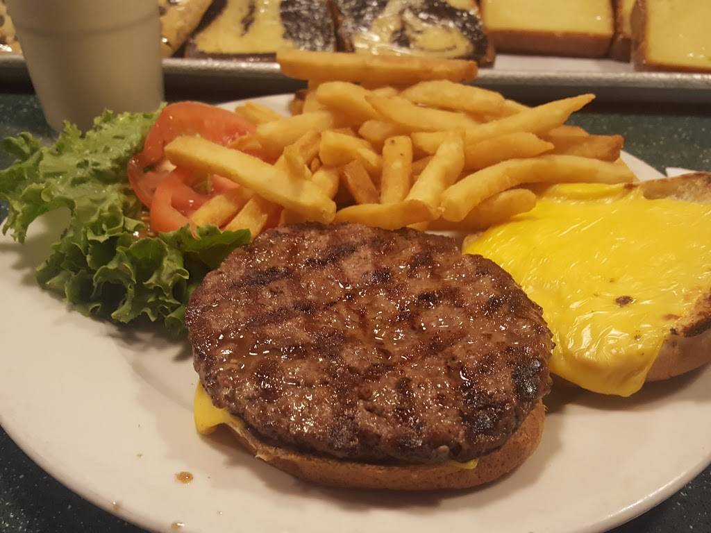 Daily Treat Restaurant | restaurant | 177 E Ridgewood Ave, Ridgewood, NJ 07450, USA | 2016529113 OR +1 201-652-9113