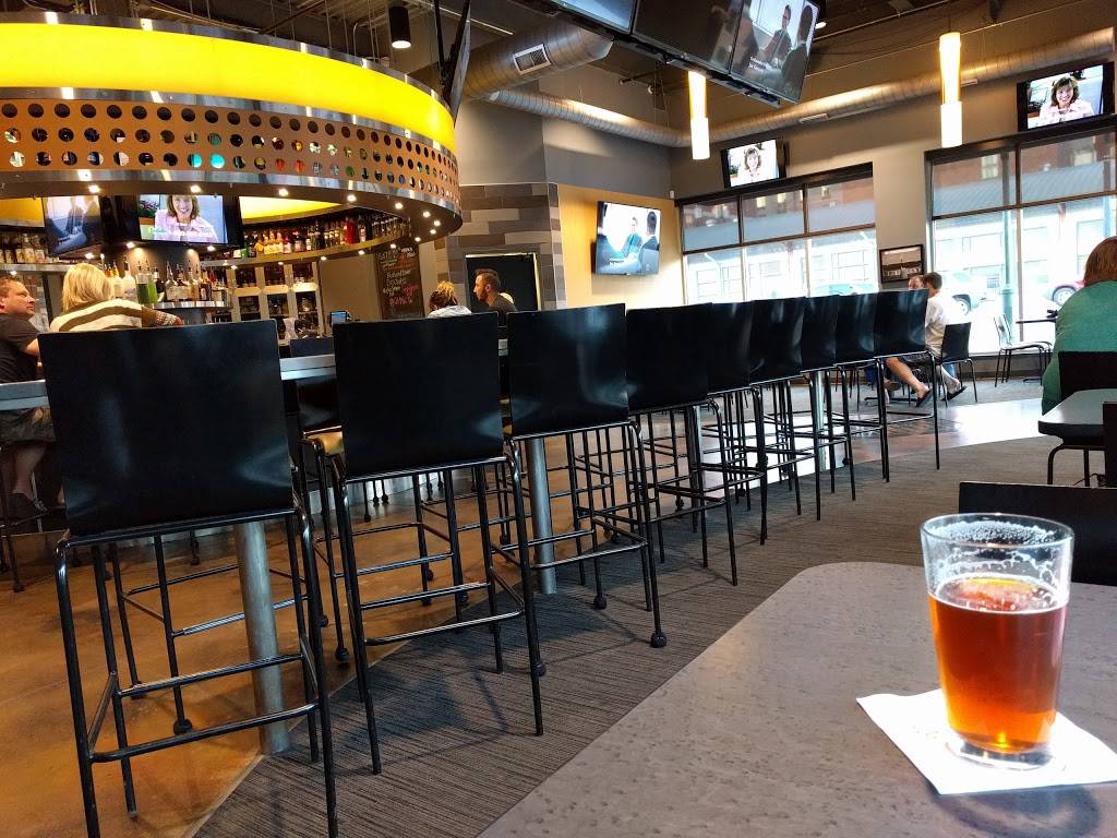 Gate 25 Bar and Restaurant | restaurant | 300 Canopy St #140, Lincoln, NE 68508, USA | 4022614140 OR +1 402-261-4140