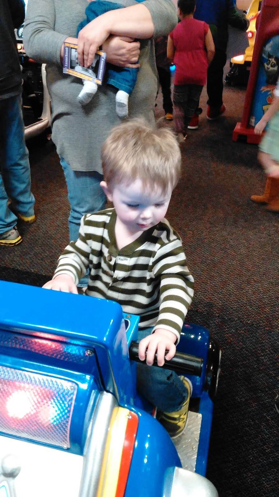 Chuck E. Cheeses | restaurant | 1100 E. State Hwy. 131, Clarksville, IN 47129, USA | 8122180808 OR +1 812-218-0808