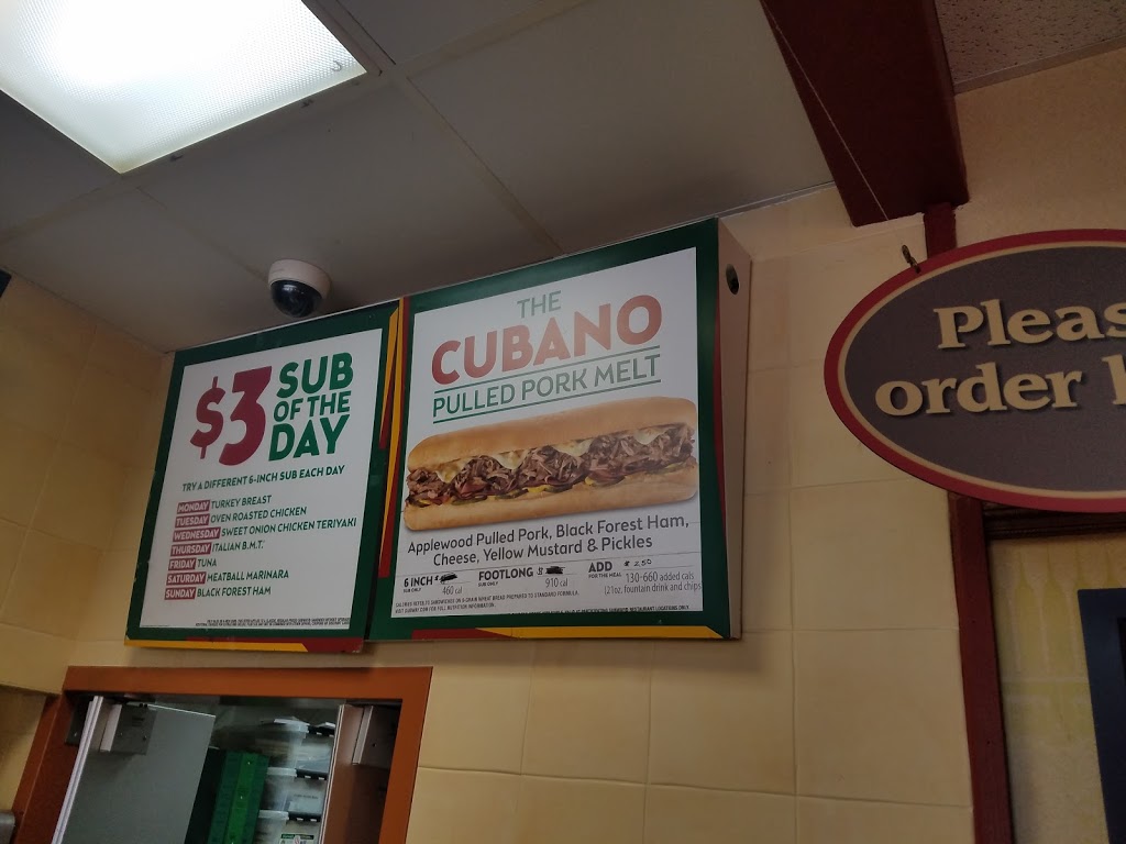 Famous Famiglia pizzeria | restaurant | Tysons Corner Mall, 1961 Chain Bridge Rd, McLean, VA 22102, USA | 7032883433 OR +1 703-288-3433