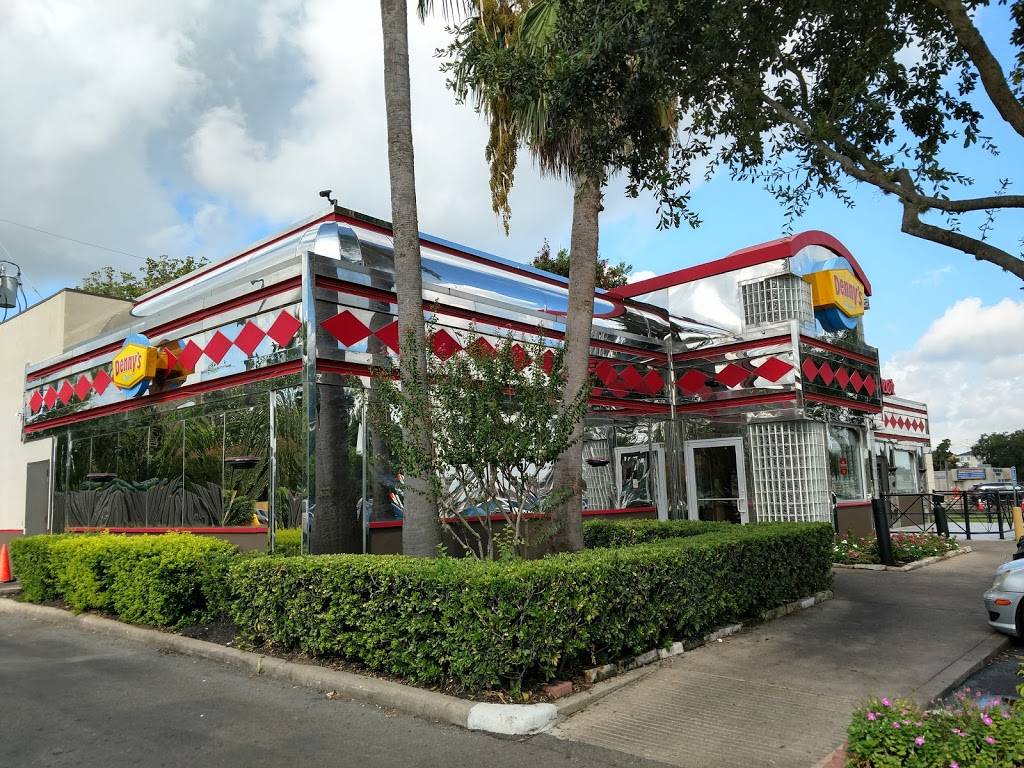 Dennys | restaurant | 2316 Southmore Blvd, Houston, TX 77004, USA | 7135268400 OR +1 713-526-8400