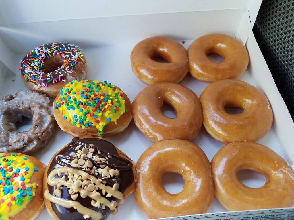 Krispy Kreme | bakery | 2401 Battleground Ave, Greensboro, NC 27408, USA | 3365401594 OR +1 336-540-1594