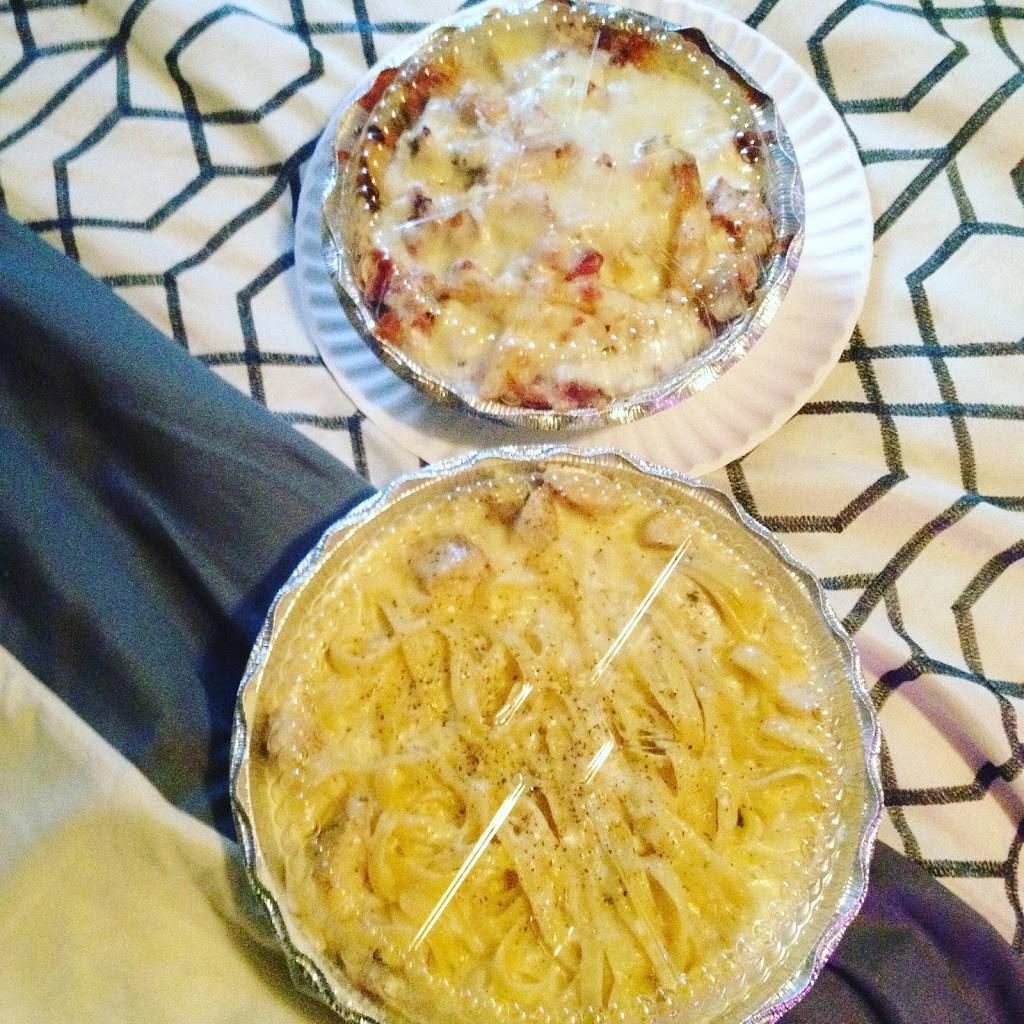 Gennaros Chicago Style Pizza | restaurant | 40 Glocker Way, Pottstown, PA 19465, USA | 4849498887 OR +1 484-949-8887