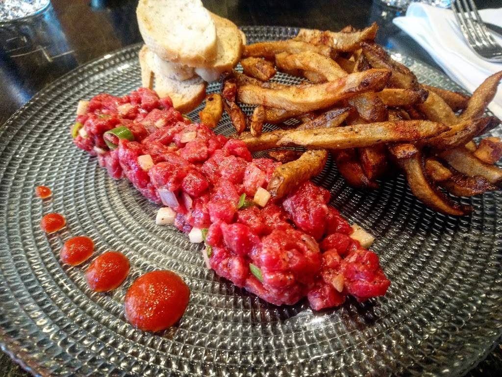 Bar LHôtel-de-ville | restaurant | 900 Rue Notre Dame, Lachine, QC H8S 2B9, Canada | 5145383558 OR +1 514-538-3558