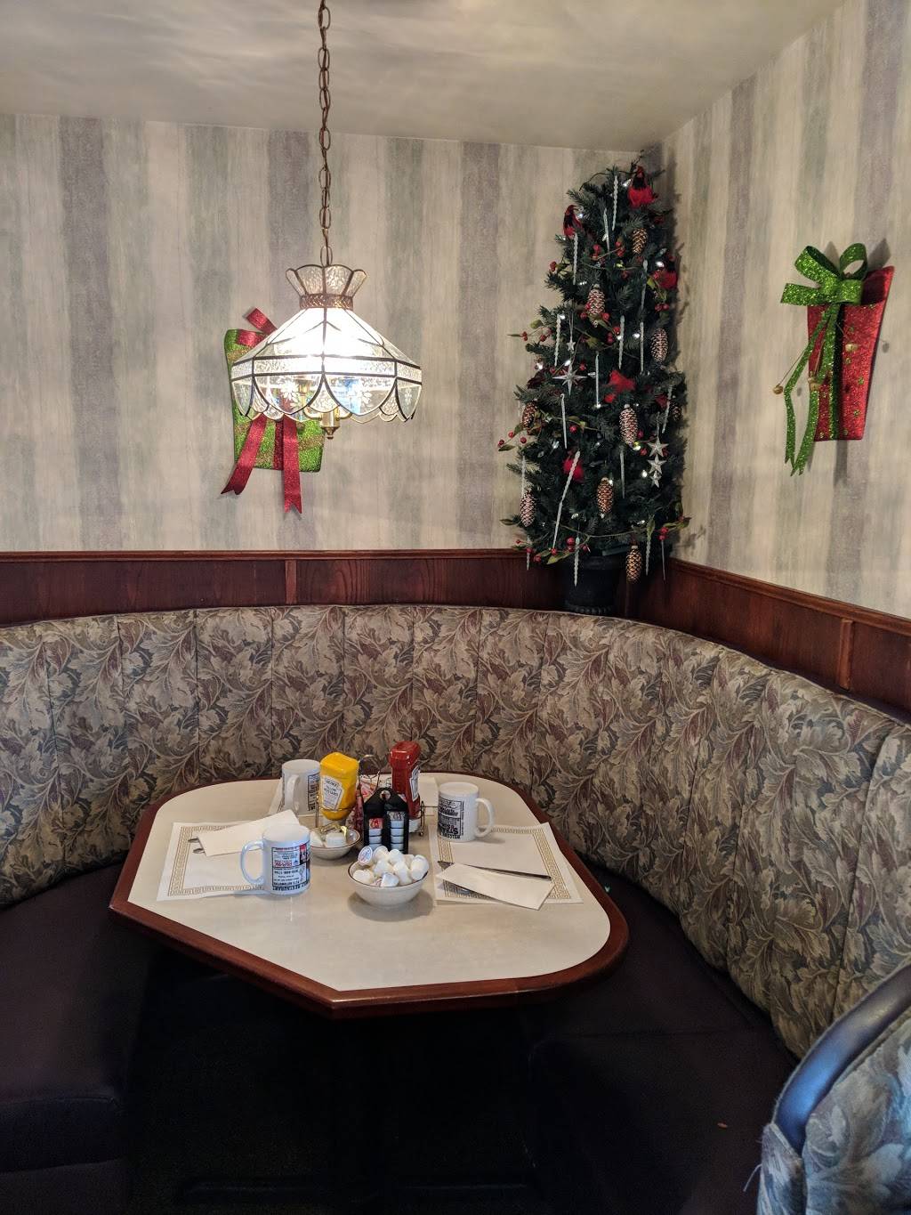 Golden Flame Family Restaurant | restaurant | 2604 Custer St, Manitowoc, WI 54220, USA | 9206820880 OR +1 920-682-0880