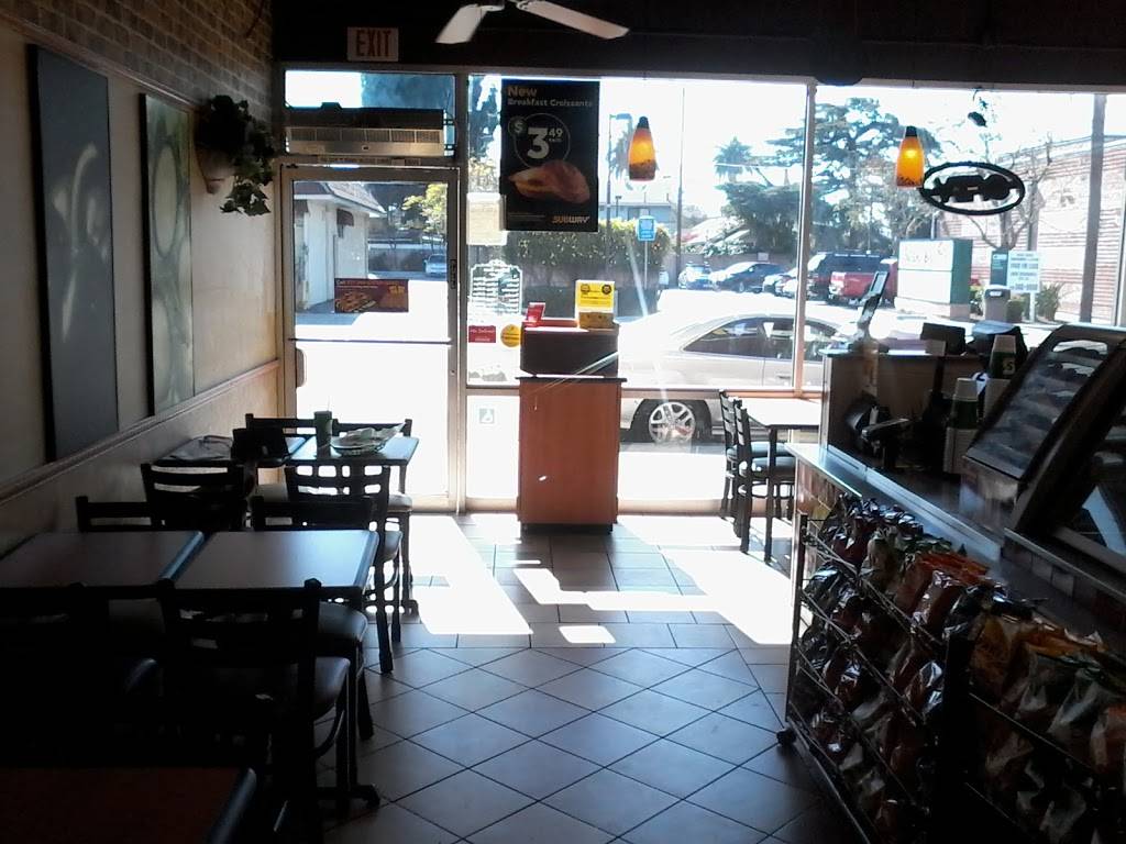 Subway Restaurants | restaurant | 656 Redondo Ave, Long Beach, CA 90814, USA | 5624339030 OR +1 562-433-9030