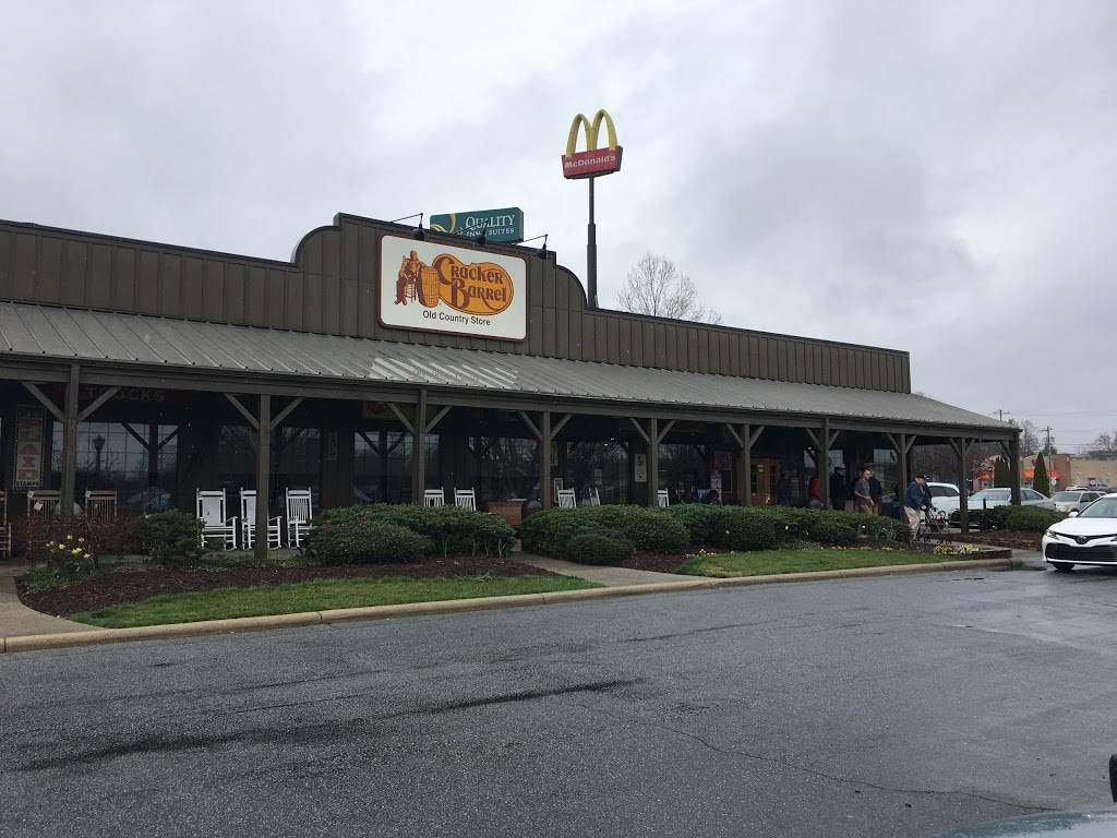 Cracker Barrel Old Country Store | restaurant | 105 Commercial Blvd, Flat Rock, NC 28731, USA | 8286925560 OR +1 828-692-5560