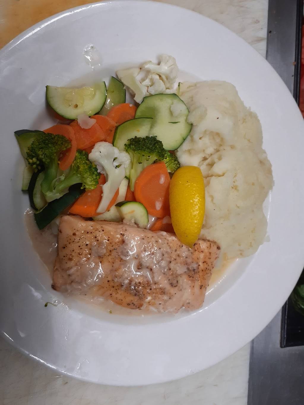 The Galway Arms Irish Pub and Restaurant | restaurant | 838 The Queensway, Etobicoke, ON M8Z 1N7, Canada | 4162510096 OR +1 416-251-0096