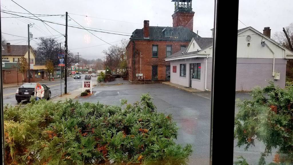 Pizza House | restaurant | 66 Union St, Easthampton, MA 01027, USA | 4135271320 OR +1 413-527-1320