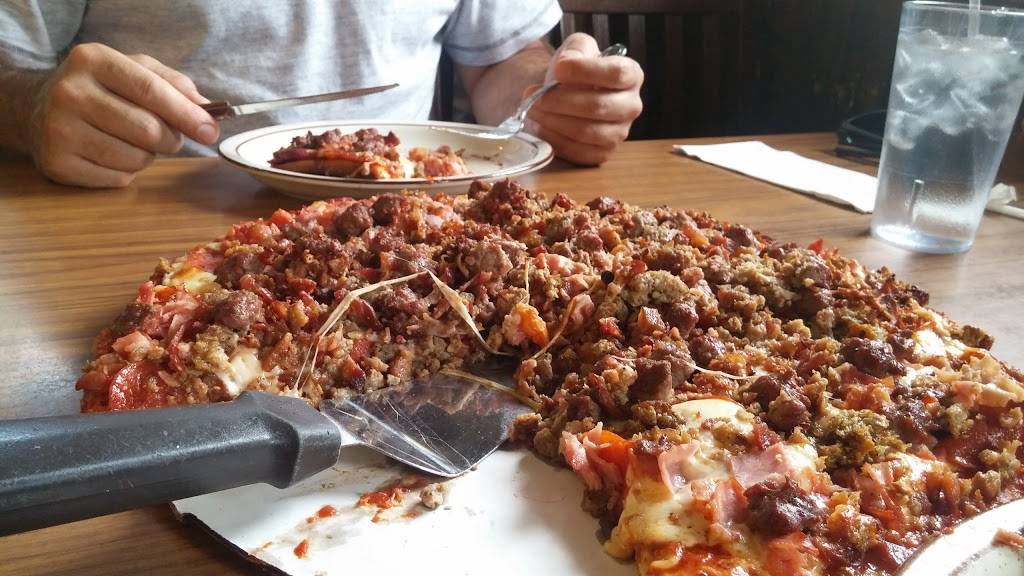 Chuck Wagon Pizza | meal delivery | 971 N Lakeshore Dr, Ludington, MI 49431, USA | 2318432852 OR +1 231-843-2852