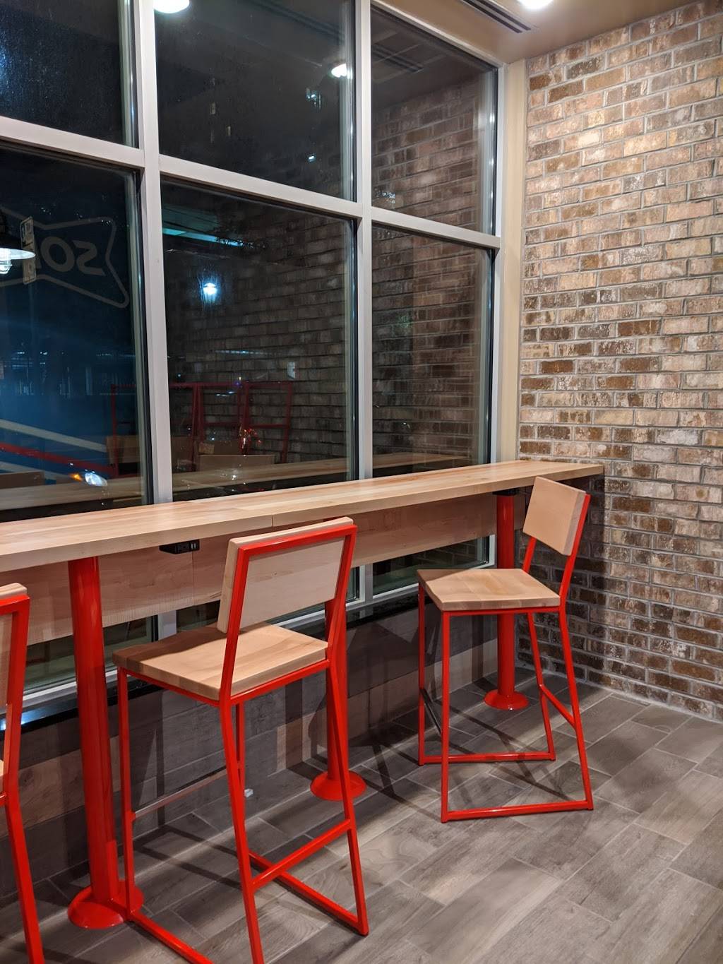 Sonic Drive-In | restaurant | 813 W Cary St, Richmond, VA 23220, USA | 8043620010 OR +1 804-362-0010