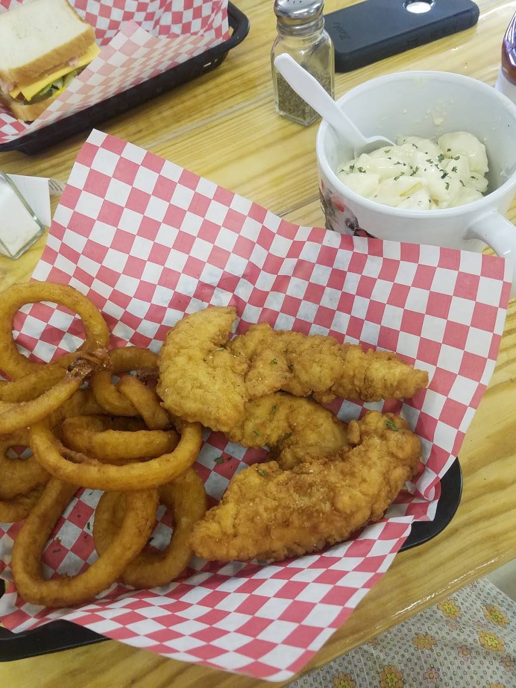 The Hen House | restaurant | 28235 OK-7, Hennepin, OK 73444, USA | 5808682022 OR +1 580-868-2022