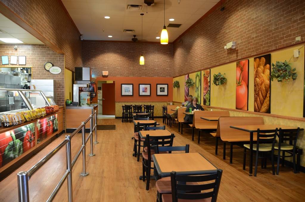 Subway | restaurant | 1626 TN-12 S, Ashland City, TN 37015, USA | 6157922075 OR +1 615-792-2075