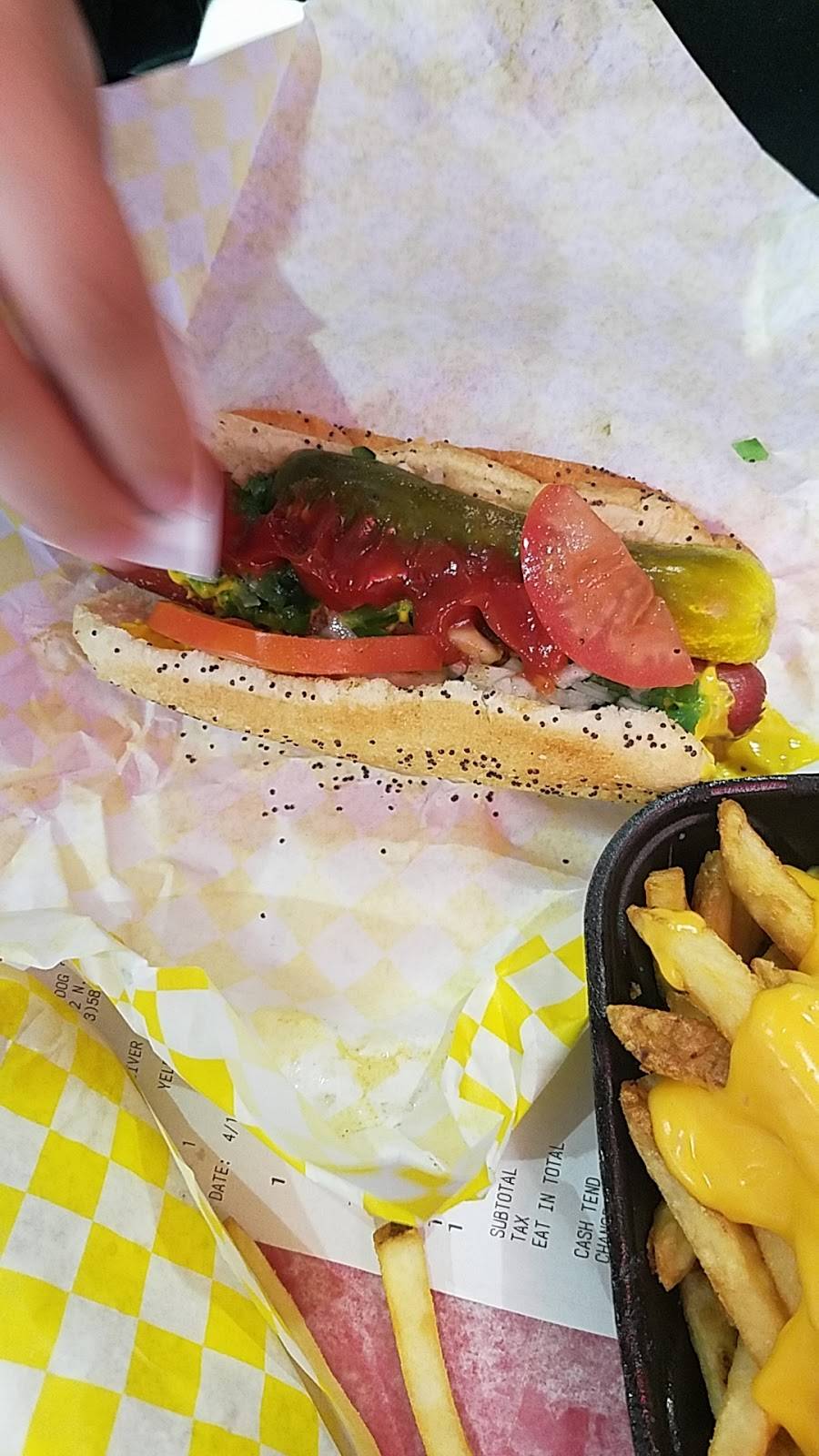 Hot Dog Station | restaurant | 4742 N Kimball Ave, Chicago, IL 60625, USA | 7735882580 OR +1 773-588-2580