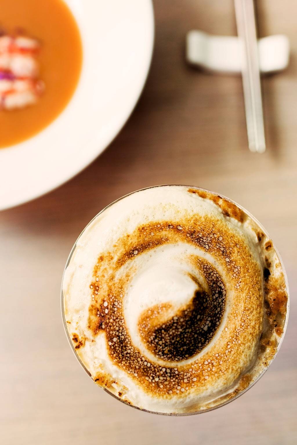 Jellyfish | night club | 1009 N Rush St, Chicago, IL 60611, USA | 3126603111 OR +1 312-660-3111