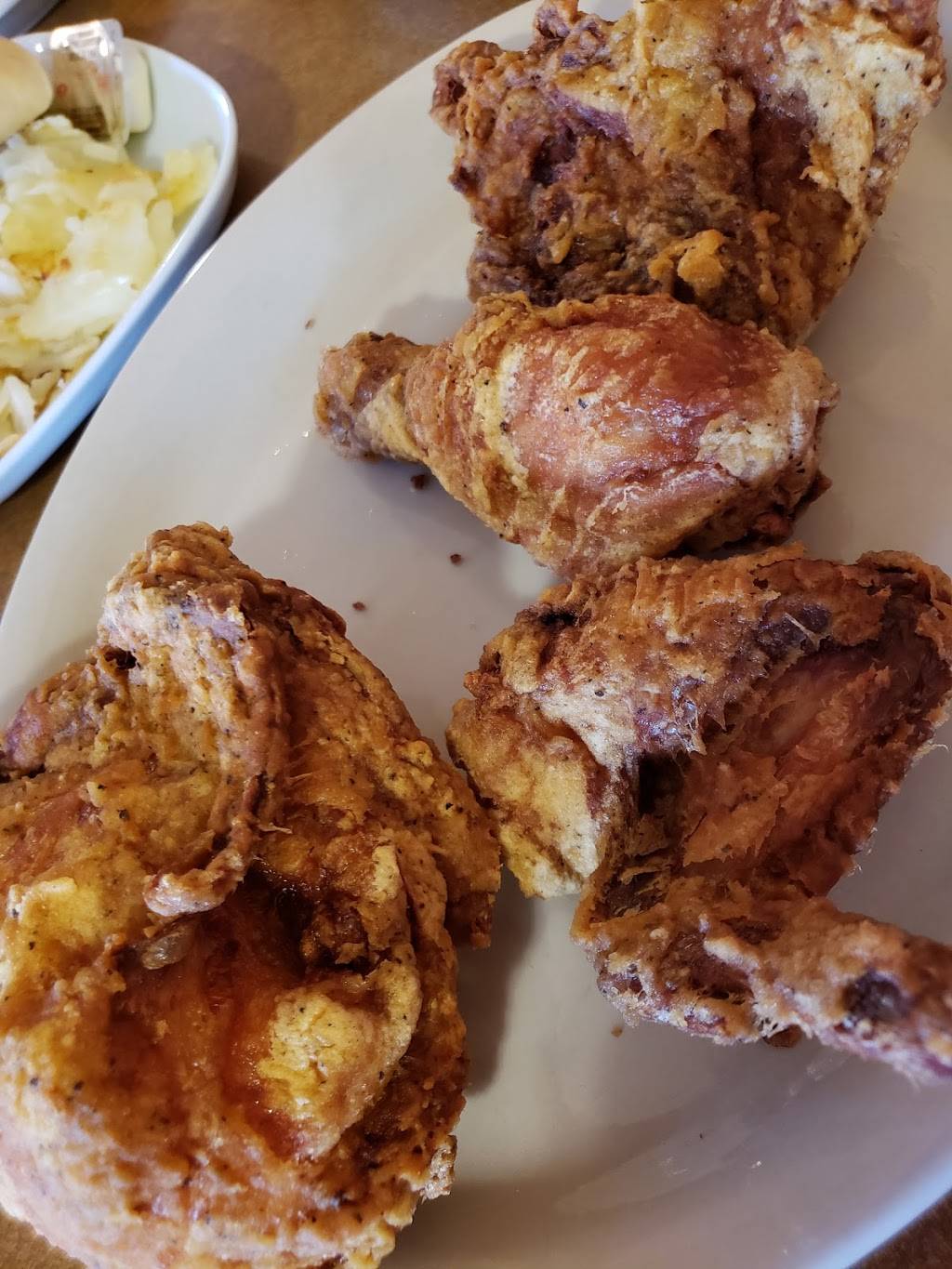 Hub Room | restaurant | 1775 Bellefontaine St, Wapakoneta, OH 45895, USA | 4197382550 OR +1 419-738-2550