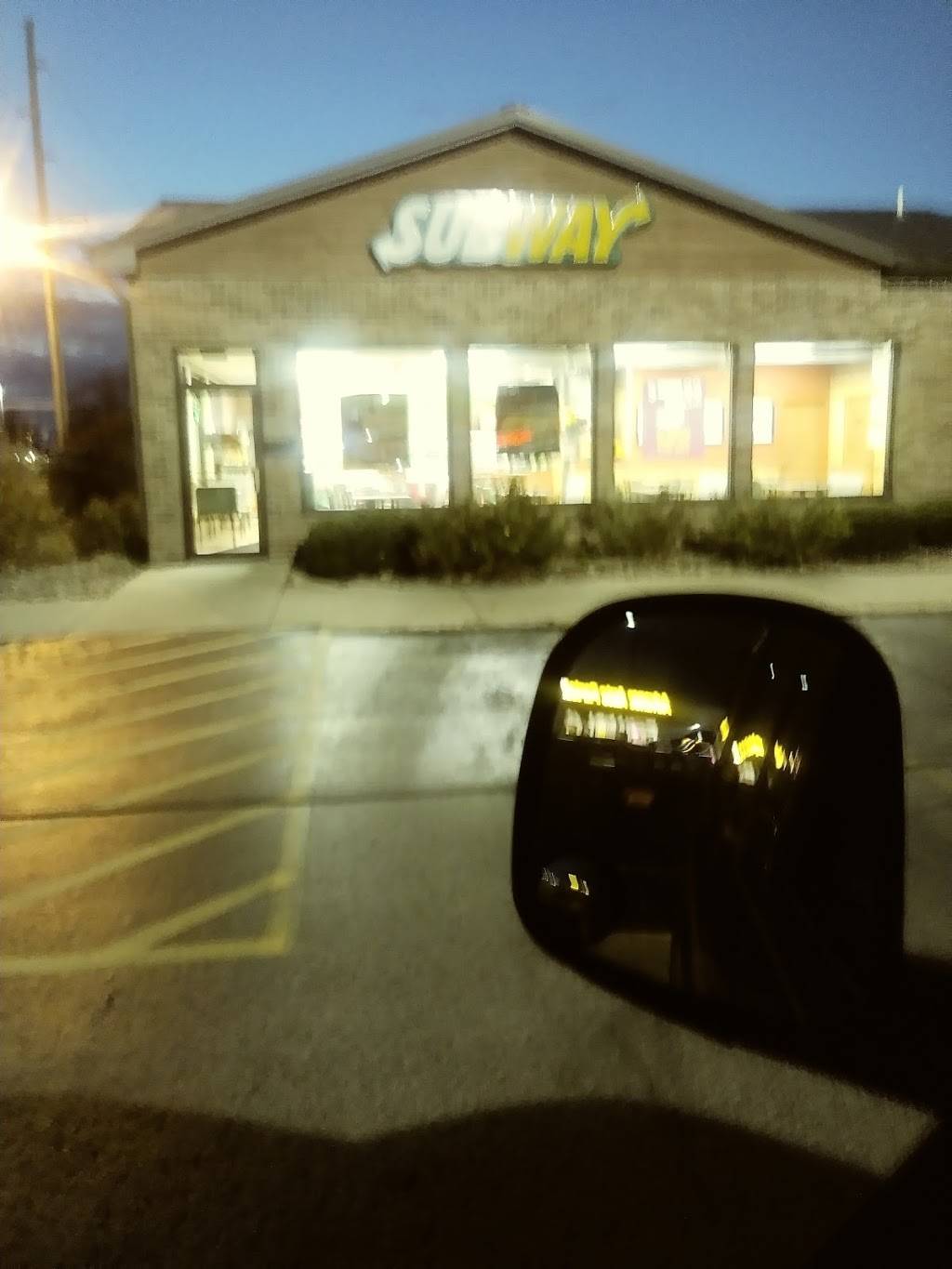 Subway | restaurant | 1517 Wenzel Rd, Peru, IL 61354, USA | 8152230300 OR +1 815-223-0300