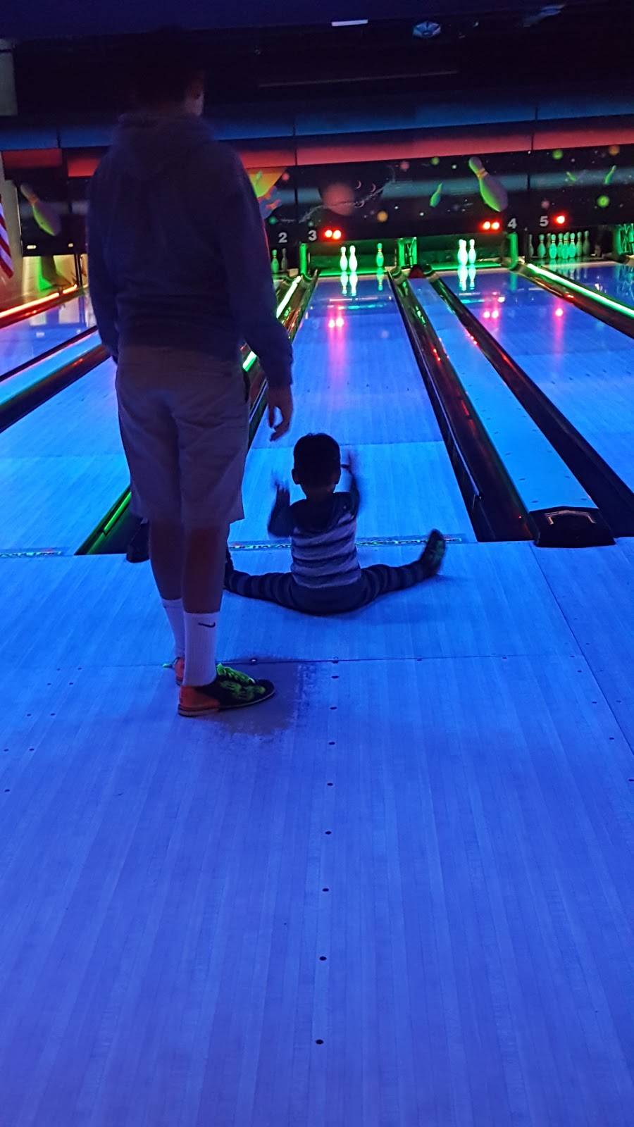 Zs - Taphouse & Grill | restaurant | 5925 Calle Real, Goleta, CA 93117, USA | 8059670128 OR +1 805-967-0128