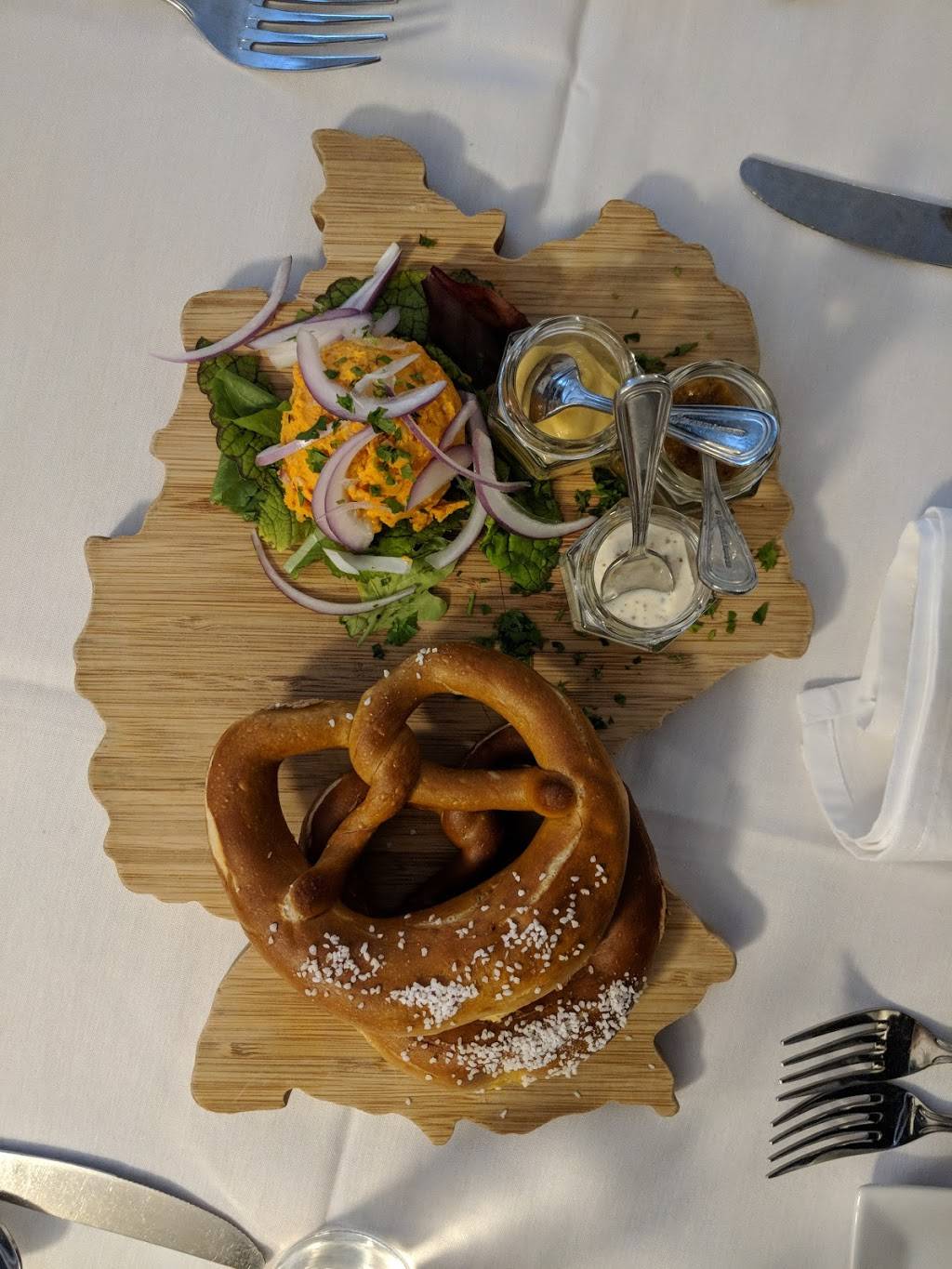 Cafe Berlin | cafe | 322 Massachusetts Ave NE, Washington, DC 20002, USA | 2025437656 OR +1 202-543-7656