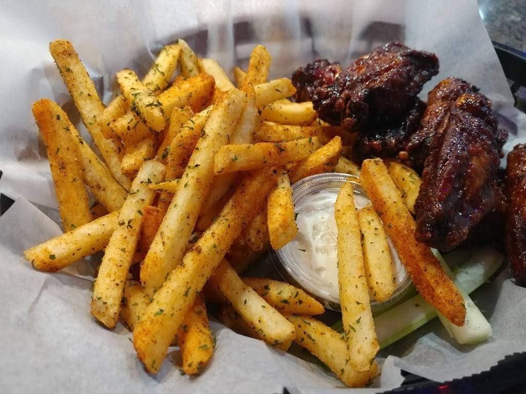 Fibbers Sports Bar & Grille | restaurant | 327 S 69th St, Upper Darby, PA 19082, USA | 6107343400 OR +1 610-734-3400