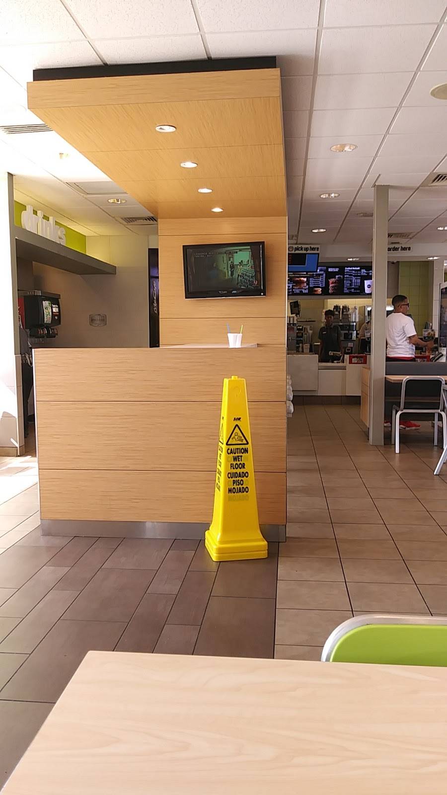 McDonalds | cafe | 7025 SE 15th St, Midwest City, OK 73110, USA | 4057378600 OR +1 405-737-8600