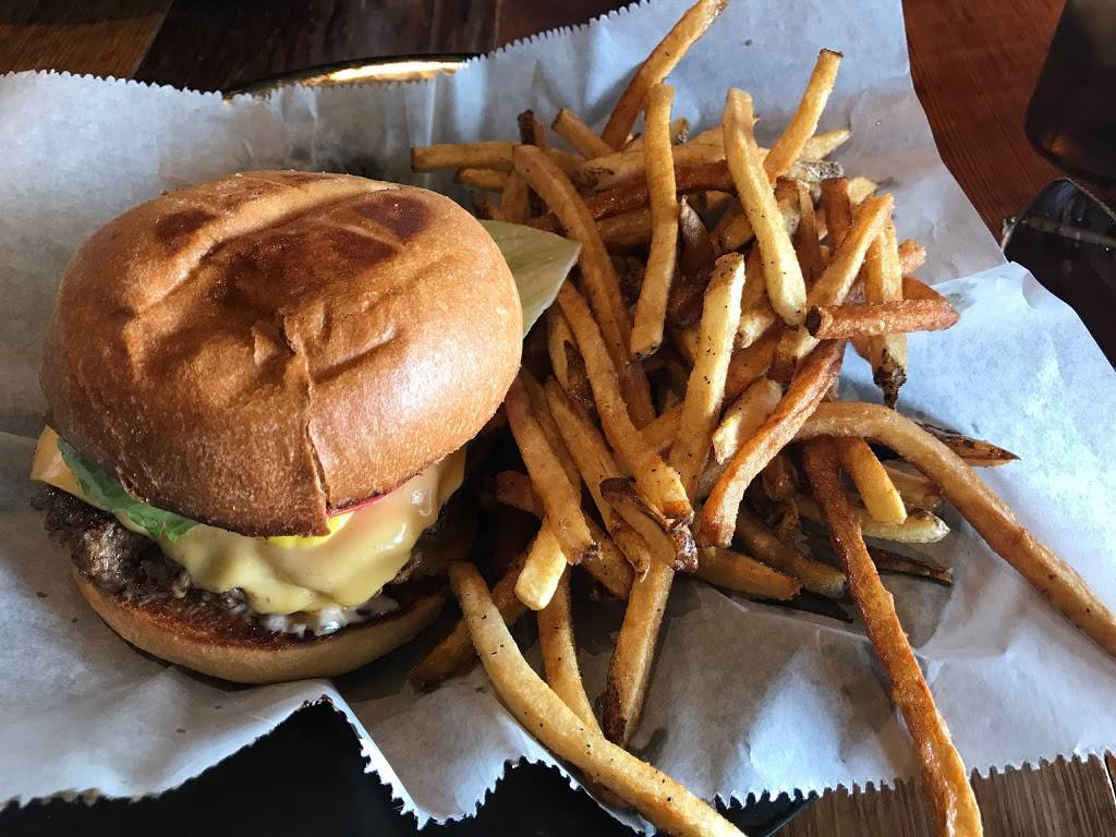 Double Dogs | restaurant | 1780 Scottsville Rd, Bowling Green, KY 42104, USA | 2708439357 OR +1 270-843-9357