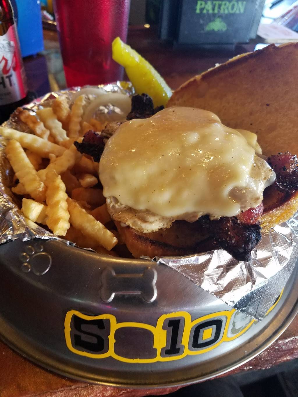 Dog House Saloon | restaurant | 307 3rd St, Waterloo, NE 68069, USA | 4027793257 OR +1 402-779-3257