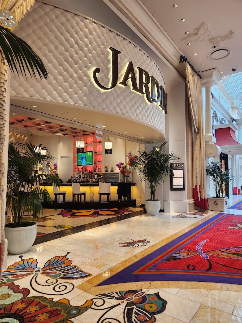 Jardin | restaurant | 3131 Las Vegas Blvd S, Las Vegas, NV 89109, USA | 7027703463 OR +1 702-770-3463