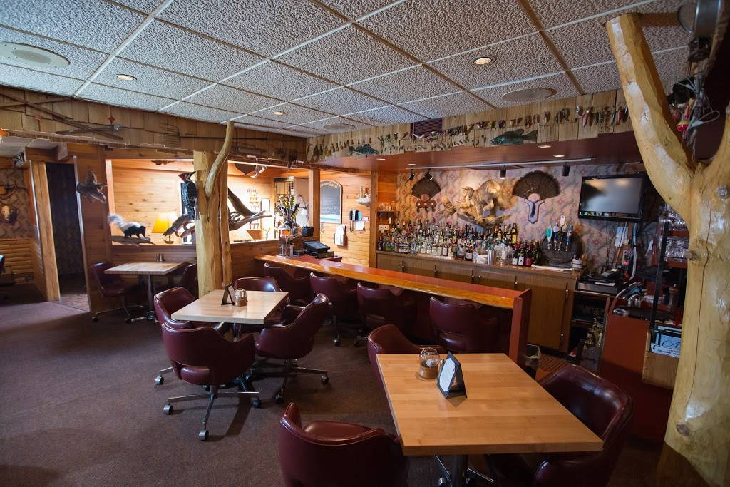 Chippewa Room | restaurant | 314 N Nicolet St, Mackinaw City, MI 49701, USA | 2314365744 OR +1 231-436-5744