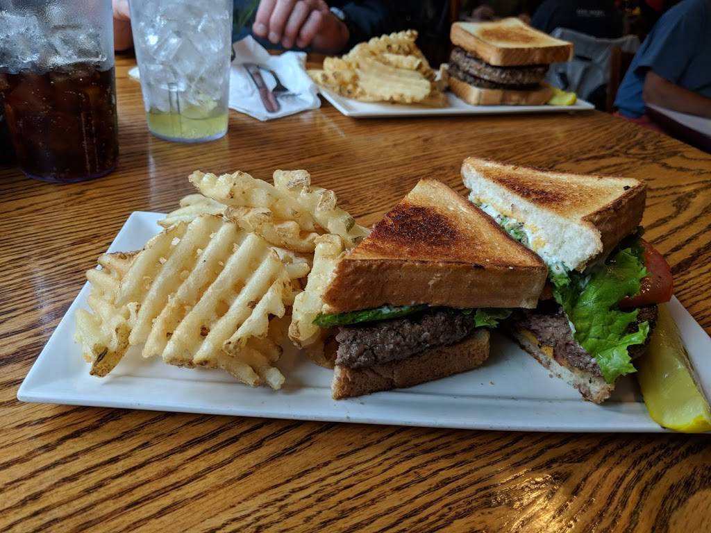 Blue & Gray Bar & Grill | restaurant | 2 Baltimore St, Gettysburg, PA 17325, USA | 7173341999 OR +1 717-334-1999