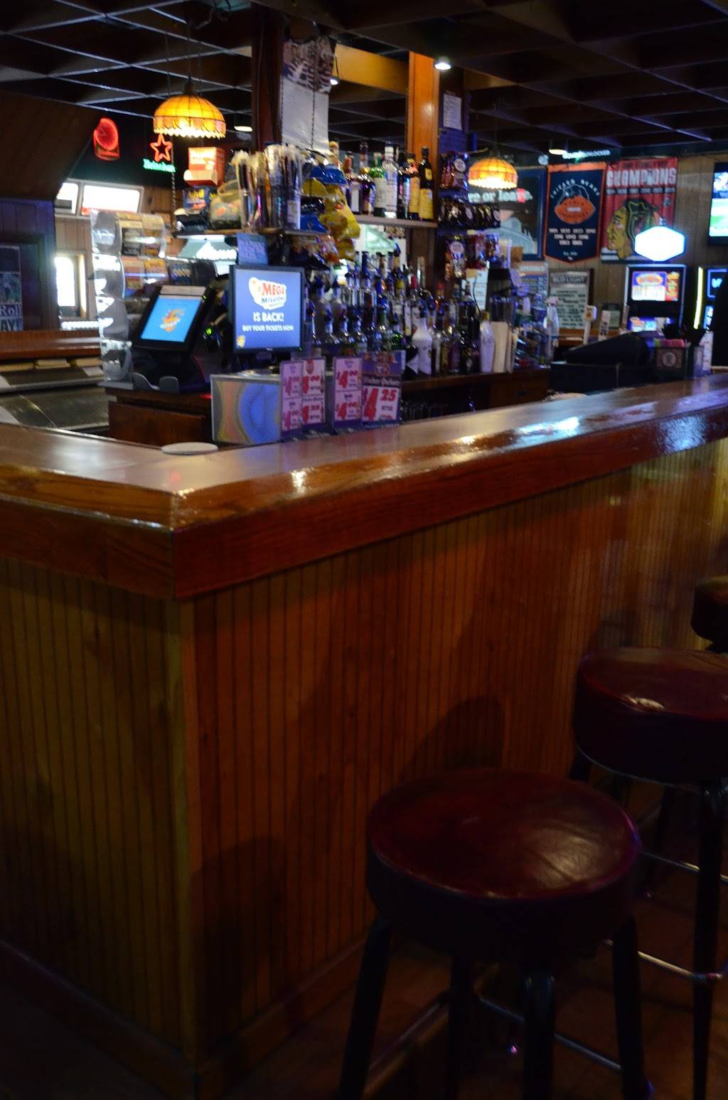 Eatons Redwood Inn | restaurant | 118 W Chicago St, Elgin, IL 60123, USA | 8477429032 OR +1 847-742-9032