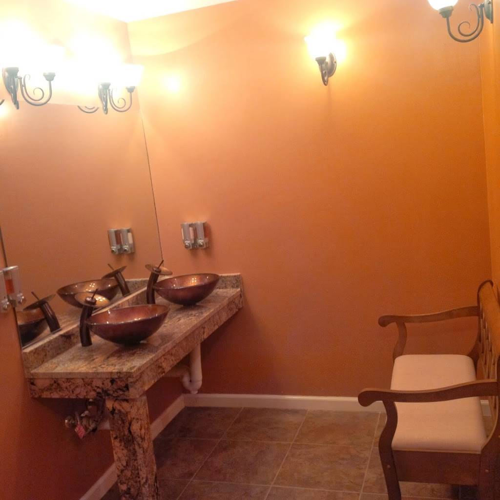 Lilahs Sports Bar Grill & Banquets | restaurant | 14908 Chicago Rd, Dolton, IL 60419, USA | 7084141088 OR +1 708-414-1088