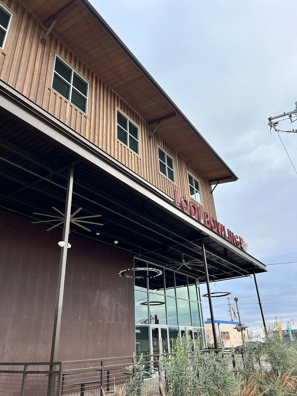 Lodi Bowling Lounge & Bar | restaurant | 302 N Sacramento St, Lodi, CA 95240, USA | 2099041110 OR +1 209-904-1110