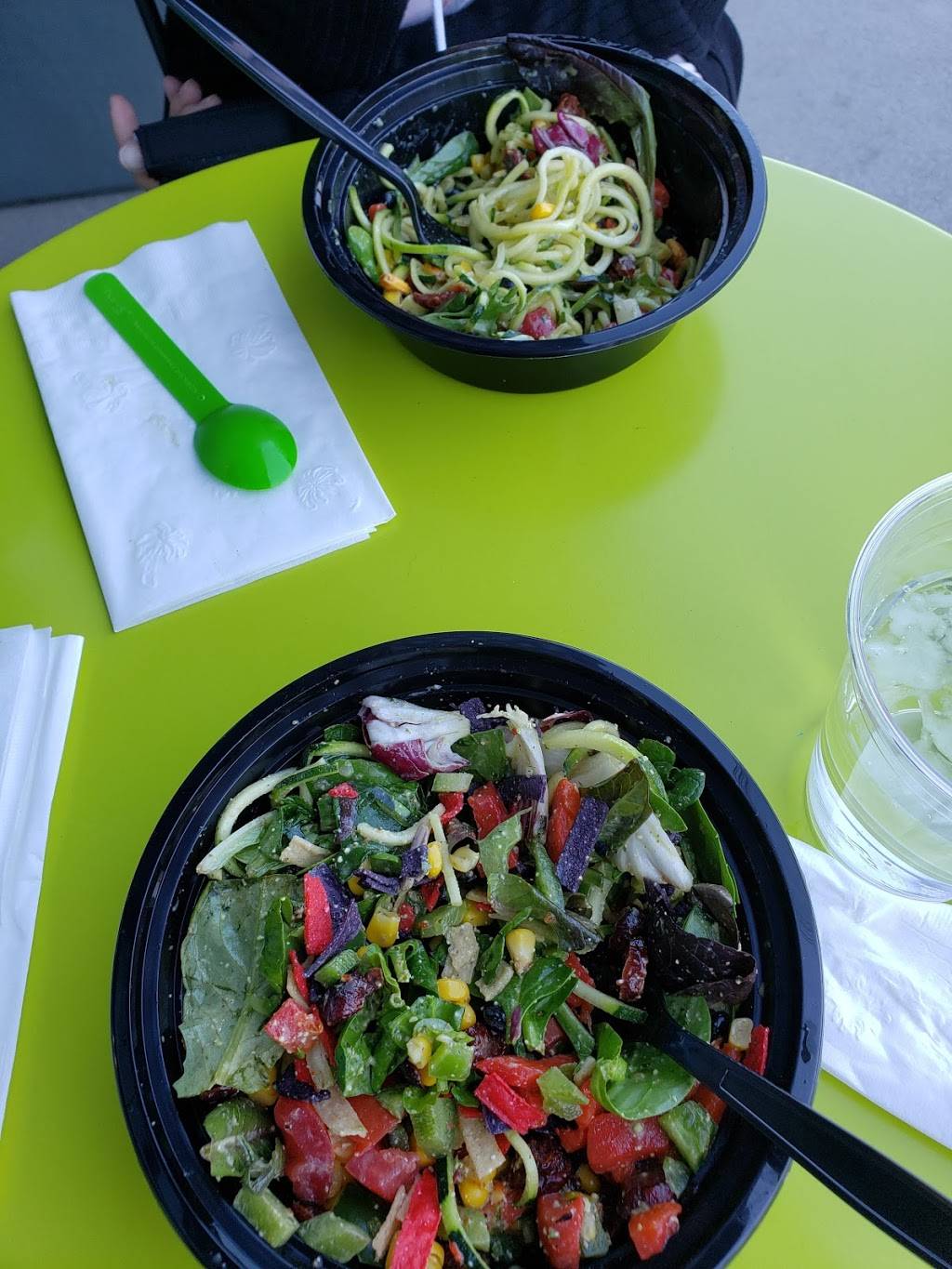 Organic Junkie | restaurant | 420 N Main St #109, Corona, CA 92880, USA | 9514757578 OR +1 951-475-7578