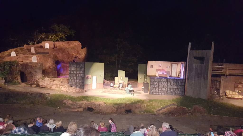 Trumpet In The Land | restaurant | 1600 Trumpet Dr NE, New Philadelphia, OH 44663, USA | 3303645111 OR +1 330-364-5111