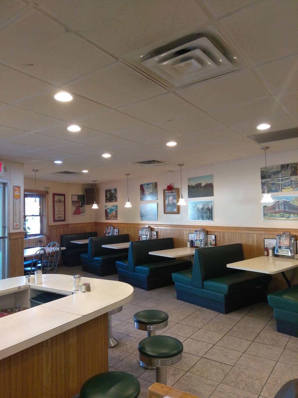 Russs | restaurant | 5 Rimmon Ave, Springfield, MA 01107, USA | 4137369754 OR +1 413-736-9754