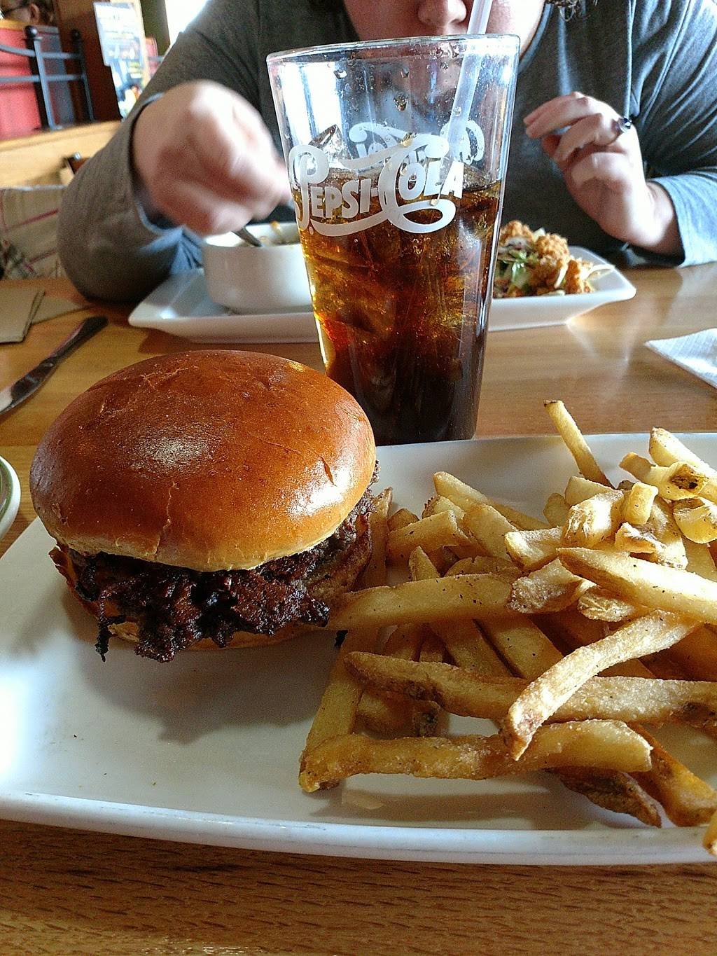 Applebees Grill + Bar | restaurant | 51 Bethel Rd, Somers Point, NJ 08244, USA | 6096532270 OR +1 609-653-2270