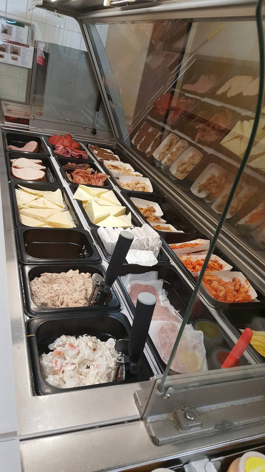 Subway | restaurant | 1901 Taylor St, Houston, TX 77007, USA | 7138610636 OR +1 713-861-0636