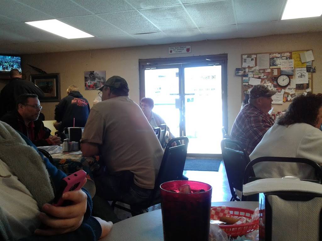 Whistle Stop | restaurant | 30 S College St, Byhalia, MS 38611, USA | 6628381000 OR +1 662-838-1000