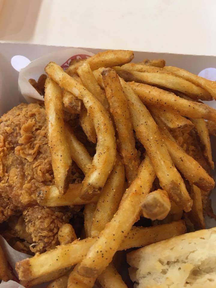 Popeyes Louisiana Kitchen | restaurant | 2709 Chamberlayne Ave, Richmond, VA 23222, USA | 8042288733 OR +1 804-228-8733
