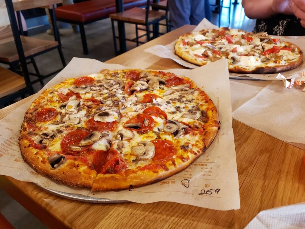Blaze Pizza | meal takeaway | 5246 N Service Rd, St Peters, MO 63376, USA | 6363874368 OR +1 636-387-4368