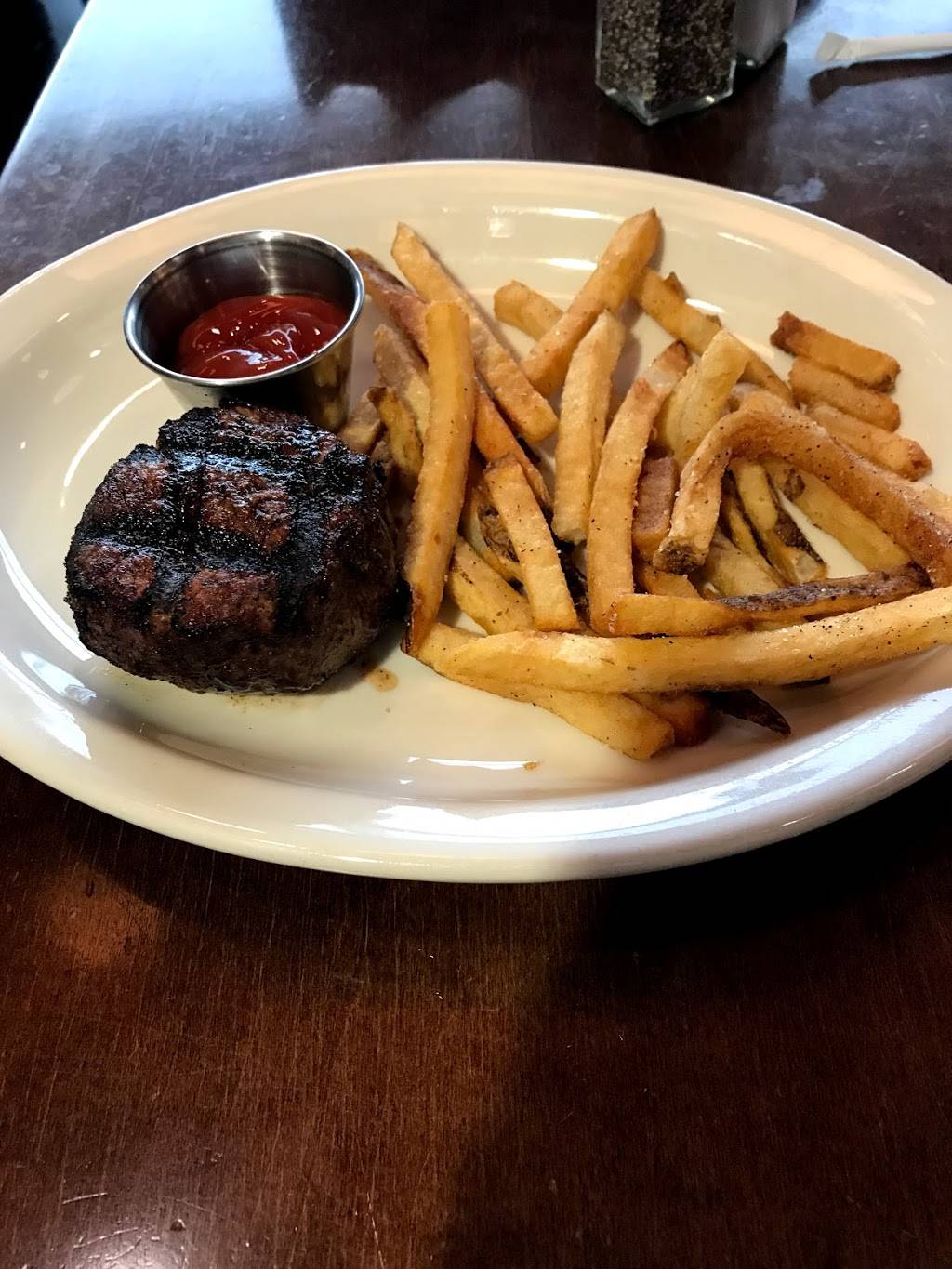 Harry & Izzys - Airport | restaurant | 7800 Col. H. Weir Cook Memorial Dr, Indianapolis, IN 46241, USA | 3172410533 OR +1 317-241-0533