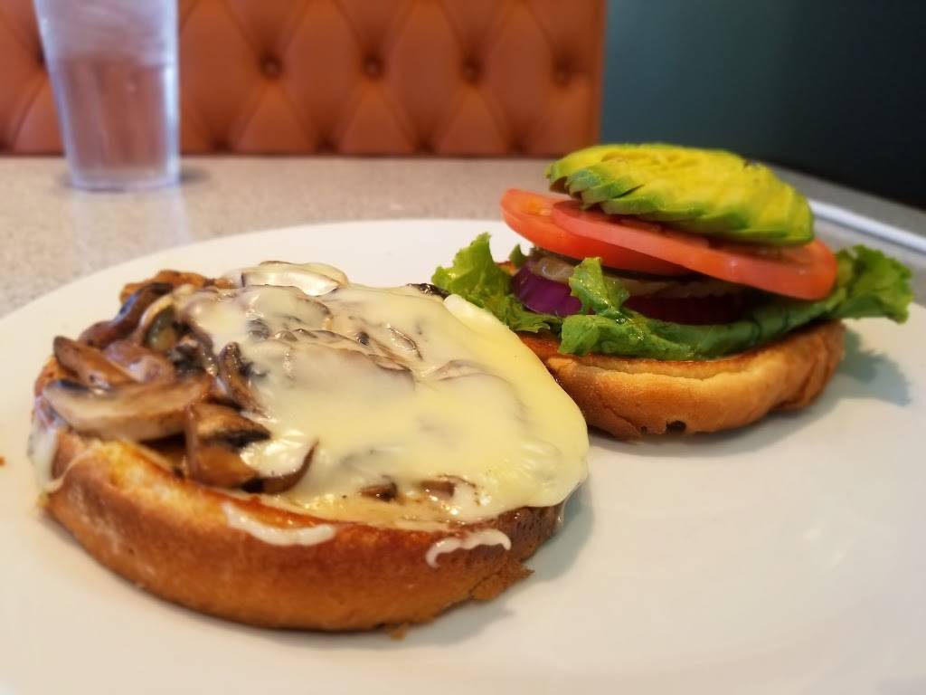 Mamas Table | restaurant | 23340 Cinema Dr, Santa Clarita, CA 91355, USA | 6612845988 OR +1 661-284-5988