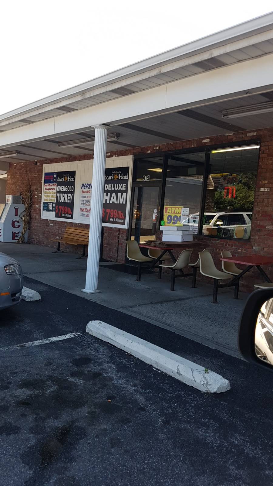 Hometown Deli & Pizzeria | restaurant | 812 NY-52, Fishkill, NY 12524, USA | 8458969730 OR +1 845-896-9730